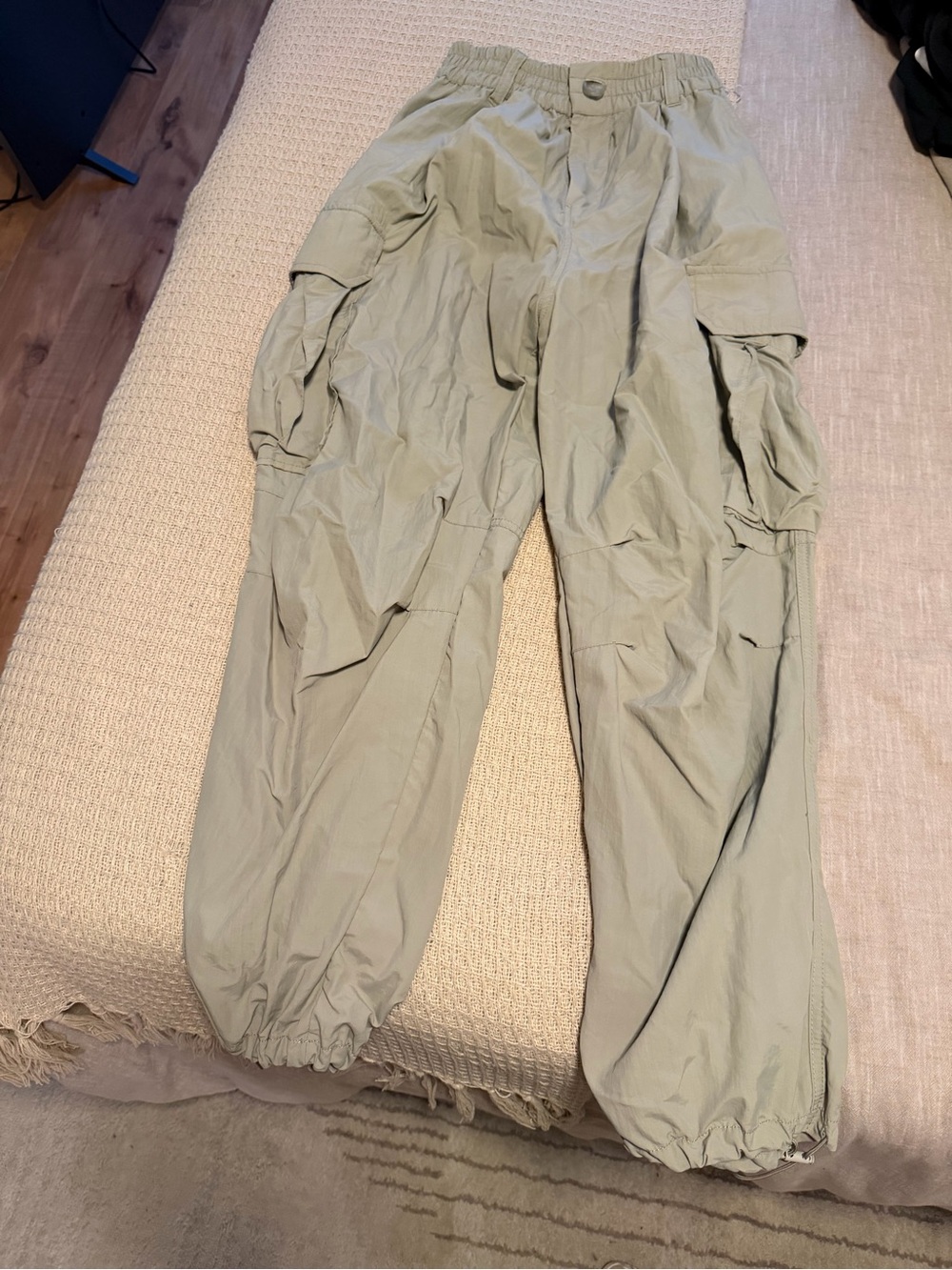 Zara Women’s Light Olive Utility Cargo Pants with Elastic Hem